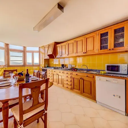 Beachfront Simar By Sealand شقة *